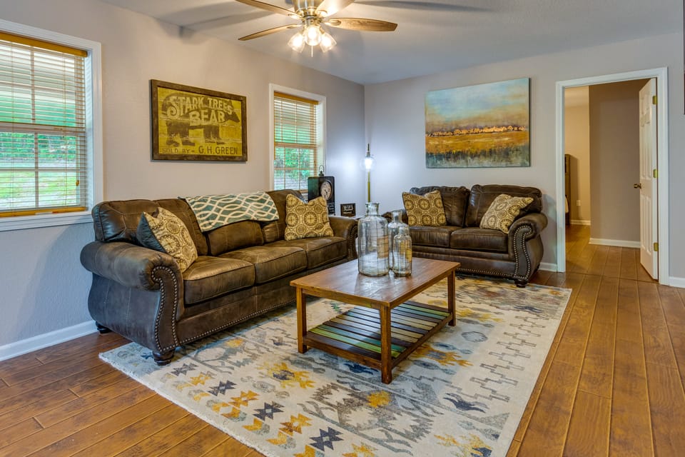 Searcy Vacation Rental w/ Deck & Water Views! House in Arkansas