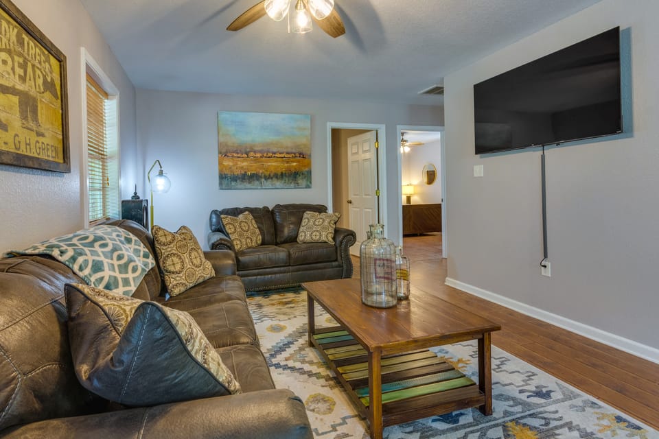 Searcy Vacation Rental w/ Deck & Water Views! House in Arkansas