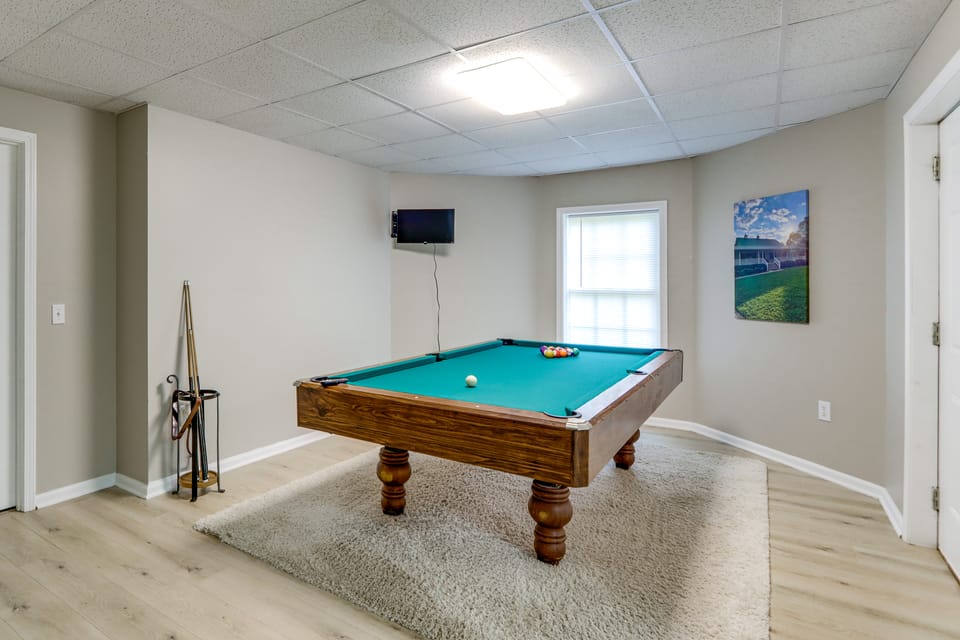 12 Acres, Hot Tub & Creek: Spacious Ellijay Haven House in Georgia