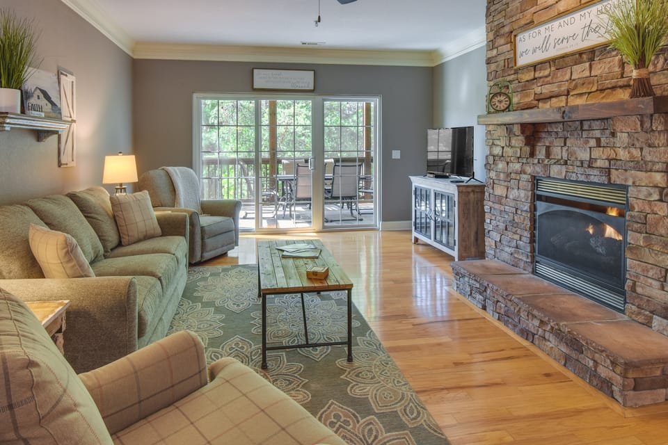 Clayton Resort Getaway w/ Pool Access, Pickleball! Apartment in Georgia