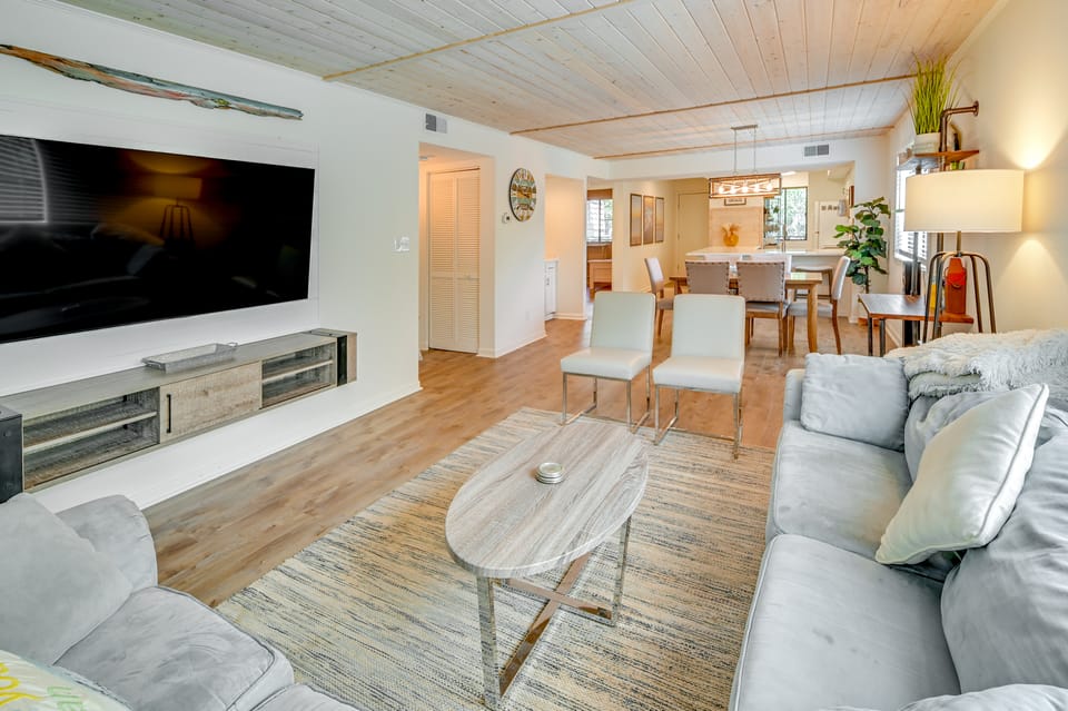 Walk to Shore: Condo w/ Balconies in Myrtle Beach! Apartment in South Carolina