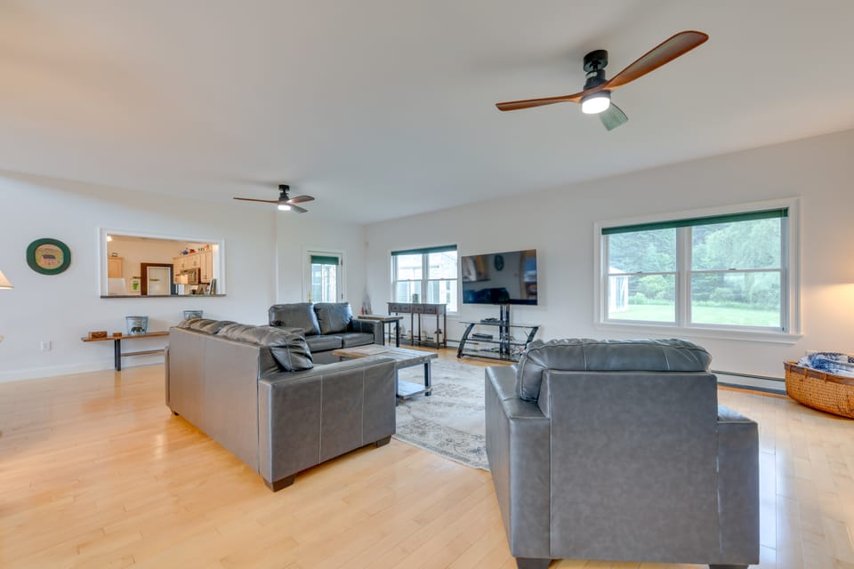 Secluded Family Getaway Near Stowe: Deck & Hot Tub House in Woodbury