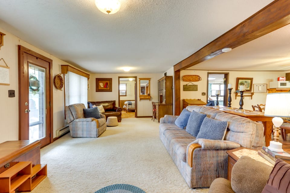 Quiet Countryside Weaubleau Home w/ Patio & Grill! House in Ozark Mountains