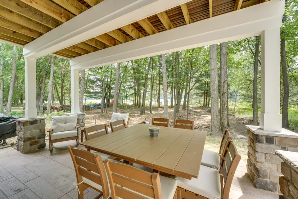 Dock & Yard Games: Lakefront Michigan Getaway! House in Michigan