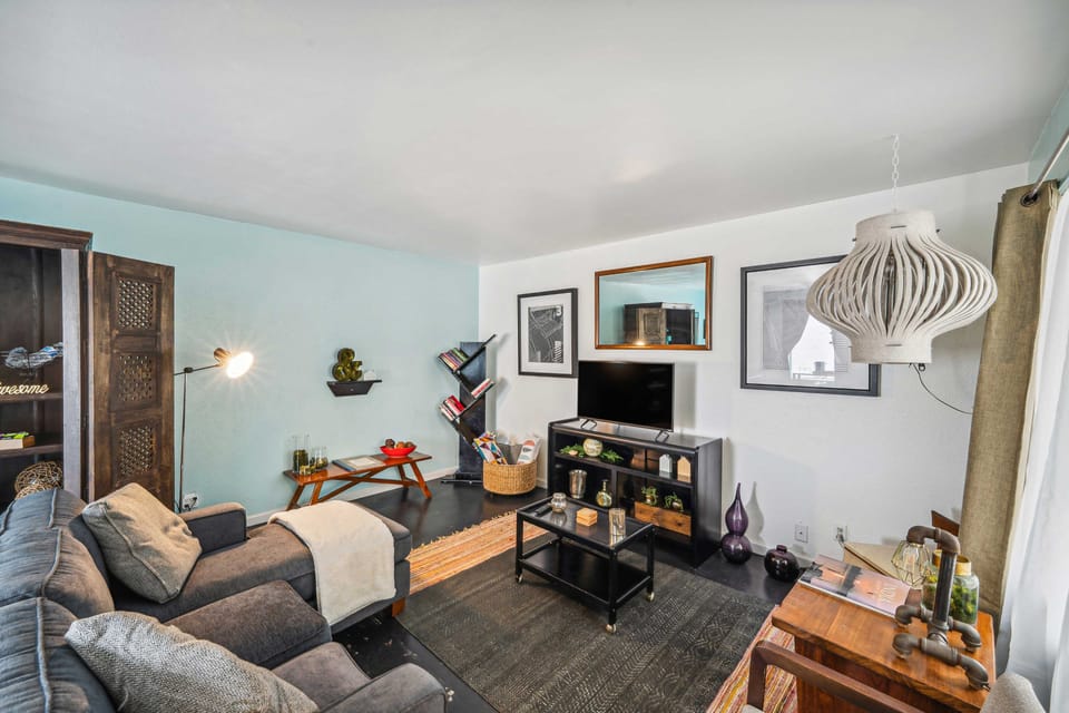 Dallas Condo w/ Pool Access ~ 4 Mi to Downtown! Apartment in Dallas