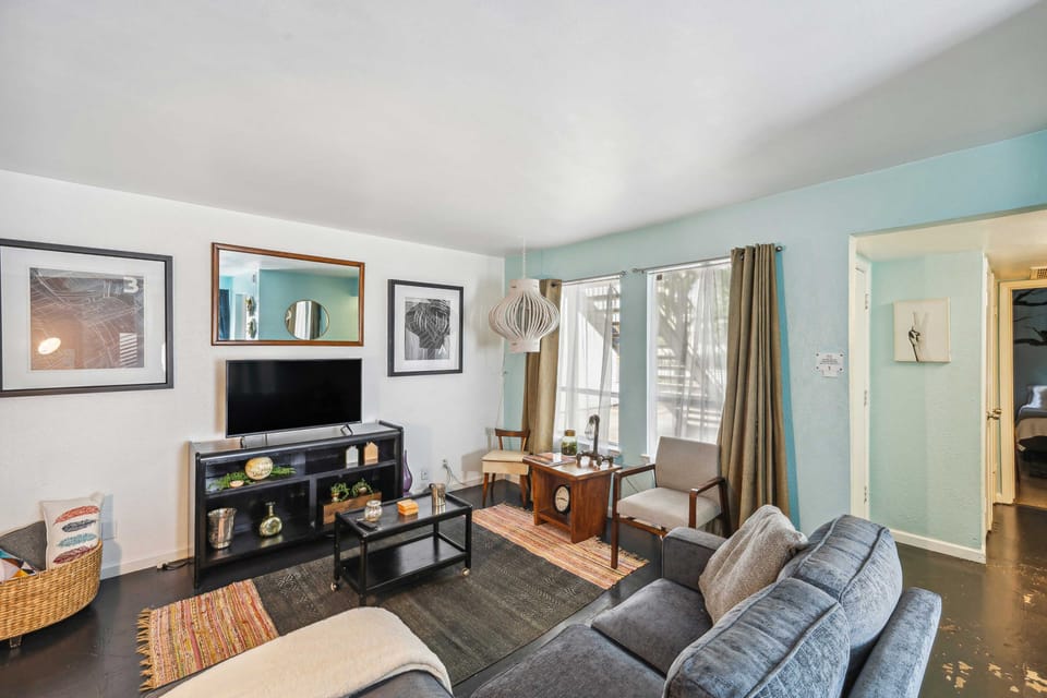 Dallas Condo w/ Pool Access ~ 4 Mi to Downtown! Apartment in Dallas