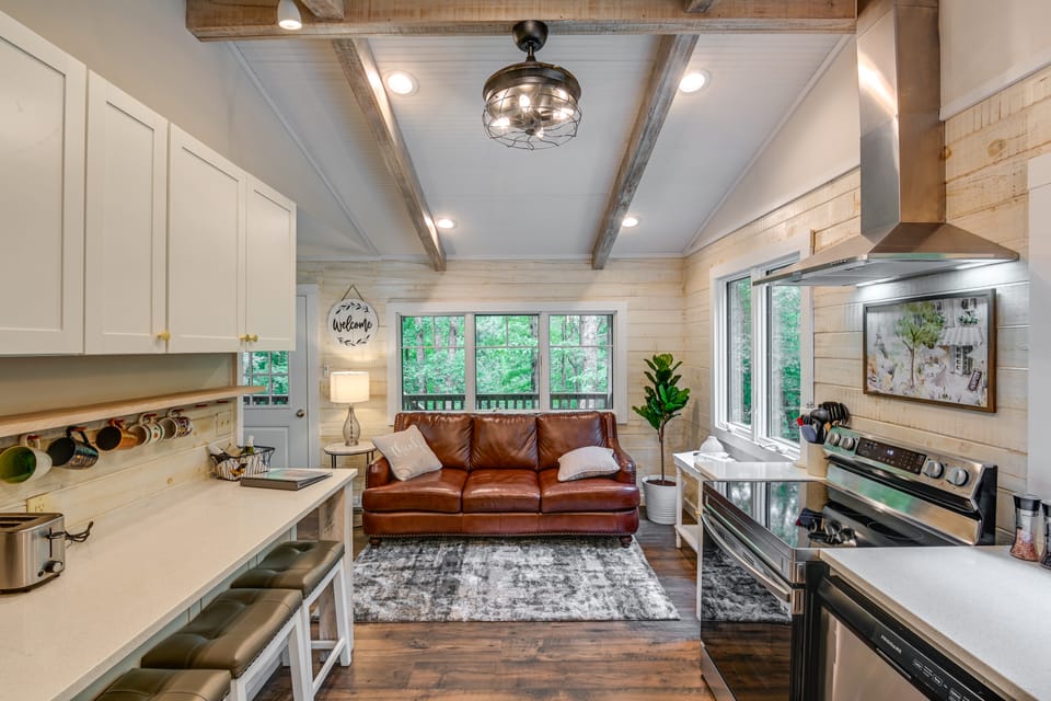 Cozy Tennessee Retreat w/ Patio & Charcoal Grill! House in Tennessee