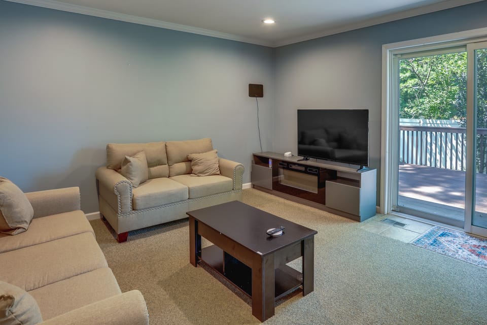 Charming Monroe Township Home - 13 Mi to RU! House in East Brunswick