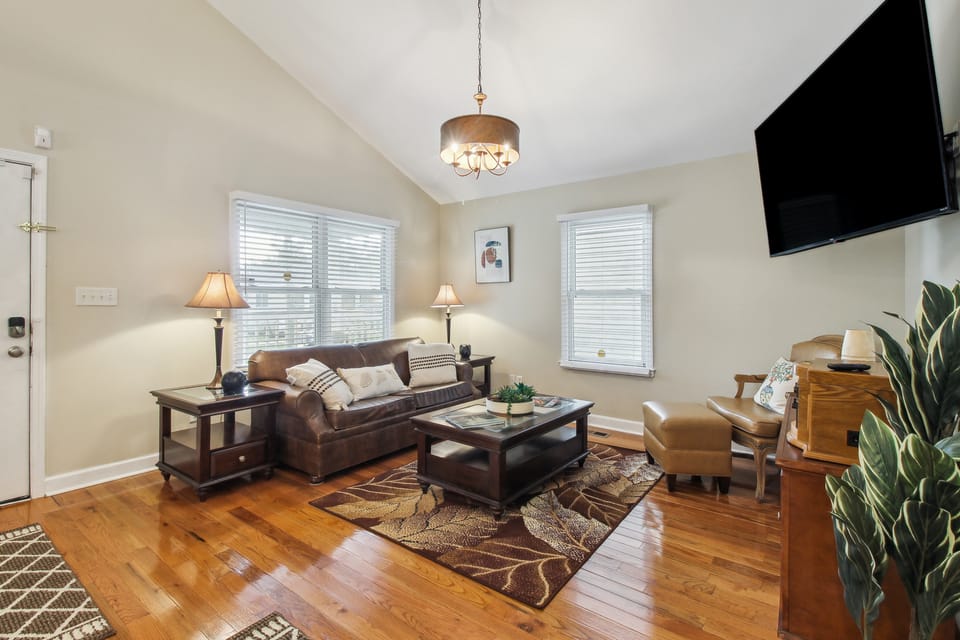 Savannah Home w/ Patio & Grill ~ 2 Mi to Downtown House in Savannah