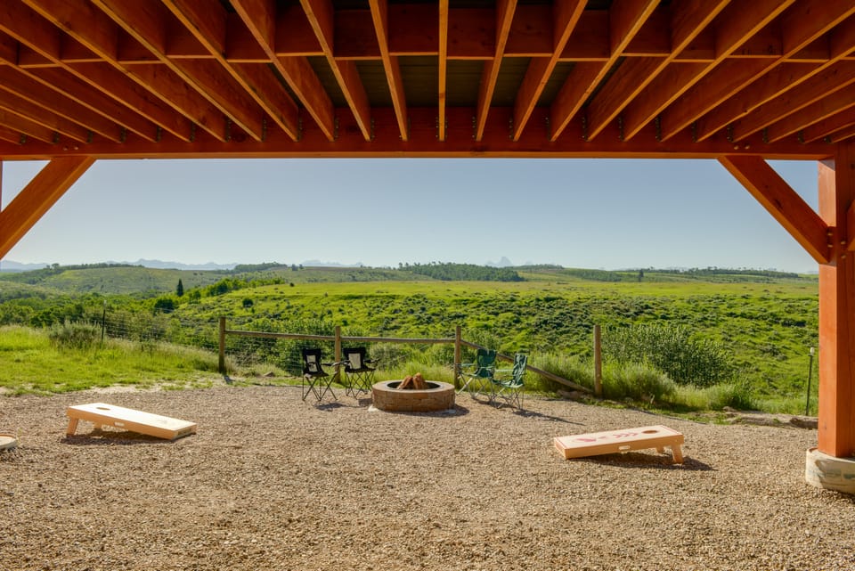 Fire Pit, Deck + Hot Tub: Idaho Group Getaway! House in Idaho