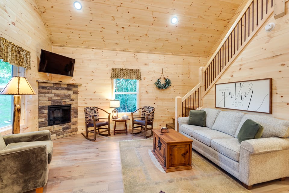 Serene Kentucky Cabin w/ Fireplace + Fire Pit! House in Ohio