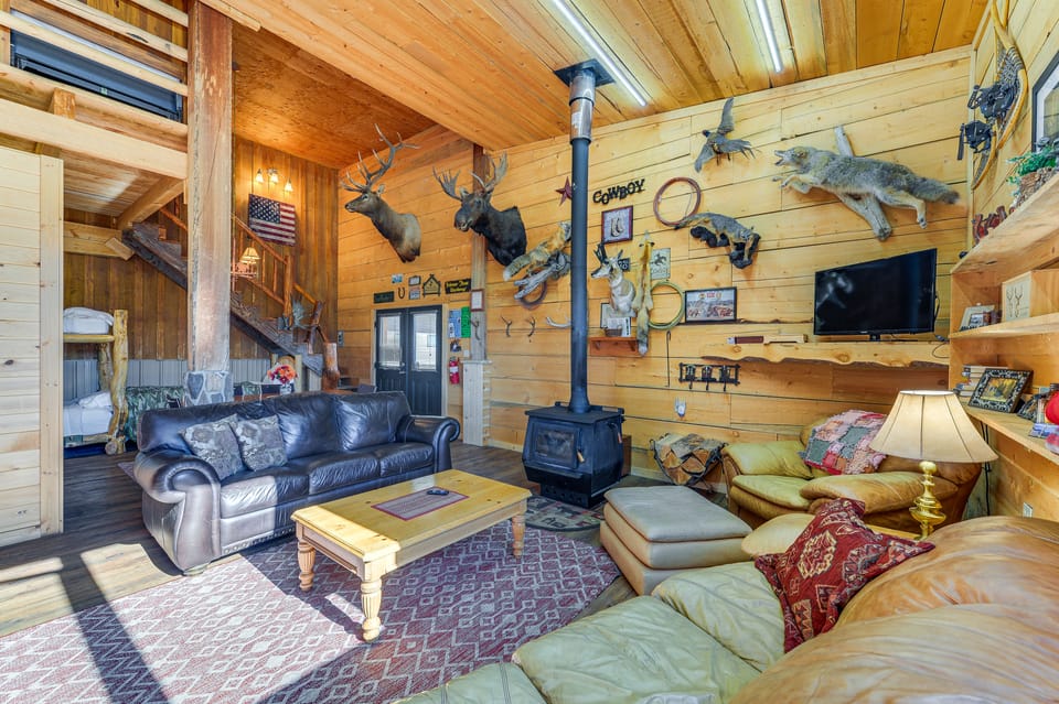 Cozy Cora Studio Cabin w/ Wind River Mtn Views House in Wyoming