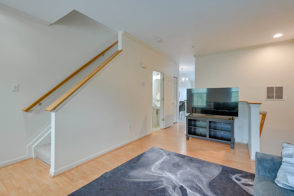 Owings Mills Townhouse: 8 Mi to Liberty Reservoir! Apartment in Maryland