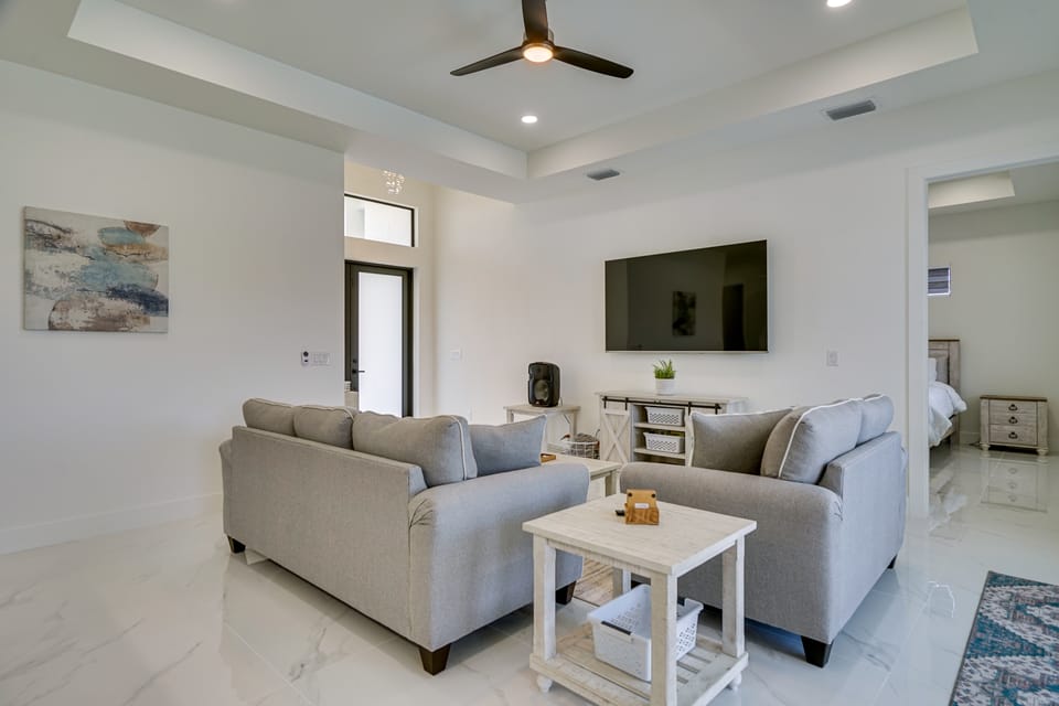 Furnished Lanai & Private Pool: Cape Coral Home House in Cape Coral