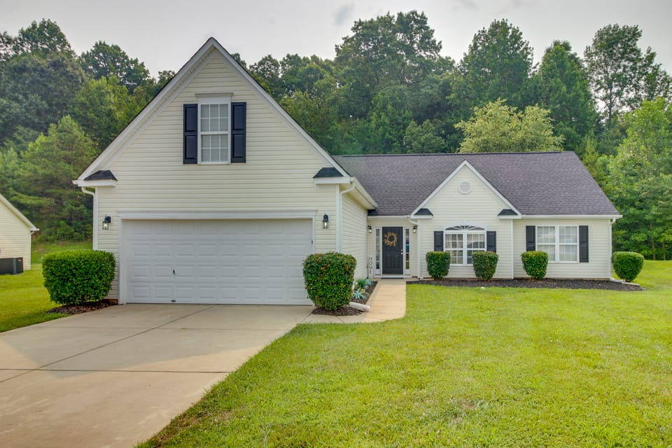 Cozy North Carolina Abode - Minutes from Downtown! House in North Carolina