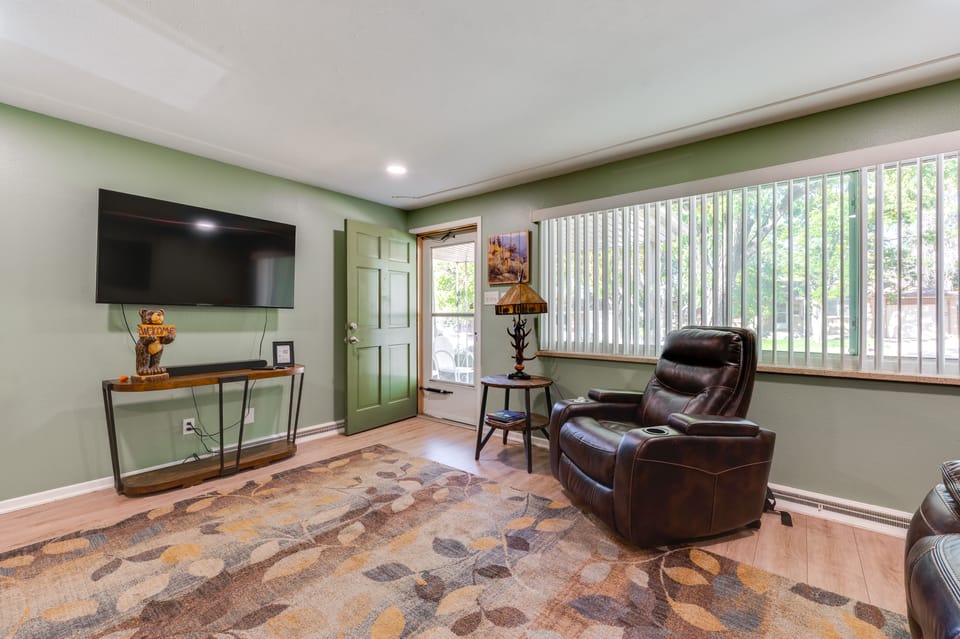 Pet-Friendly Gem w/ Private Yard in Westminster! House in Westminster