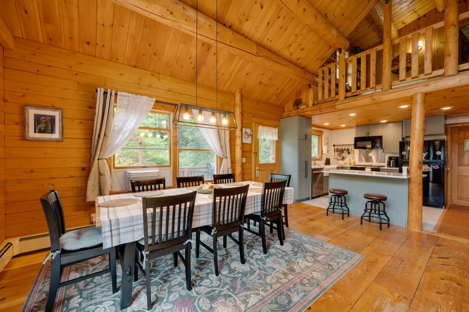 Alexandria Cabin w/ Patio, Grill & Deck House in Alexandria