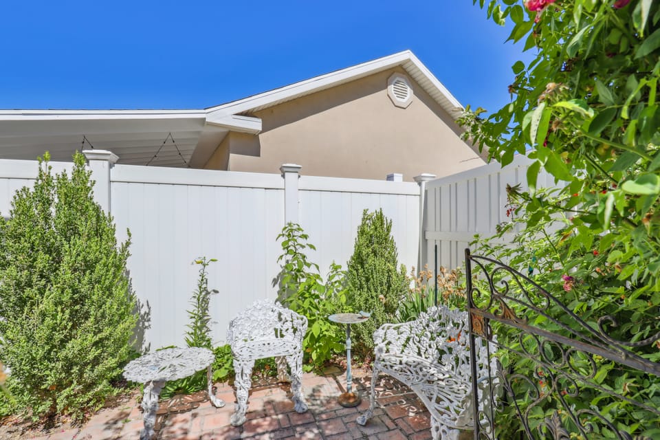 Secret Garden Retreat | Private Patio | Kitchen Apartment in Cedar Hills