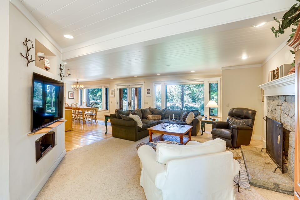 2 Mi to Lake Tahoe: Spacious & Serene Retreat! House in Dollar Point