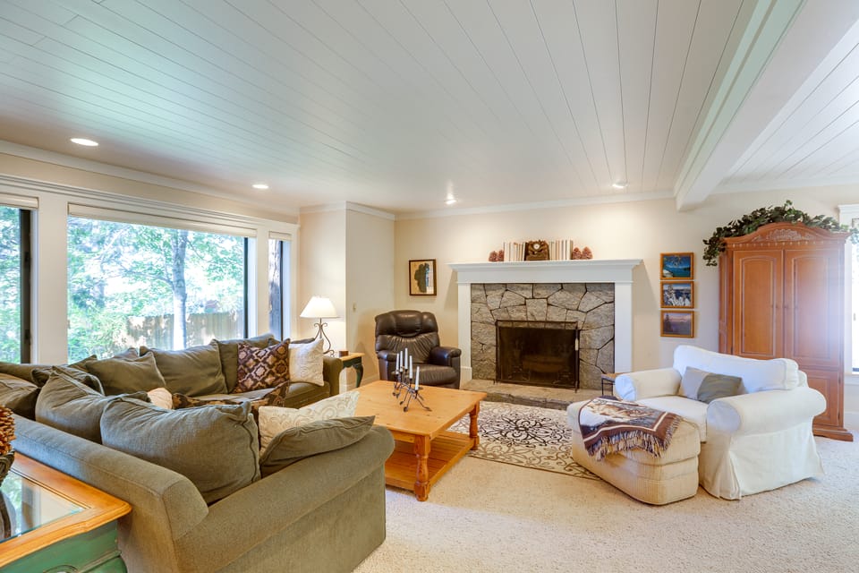 2 Mi to Lake Tahoe: Spacious & Serene Retreat! House in Dollar Point