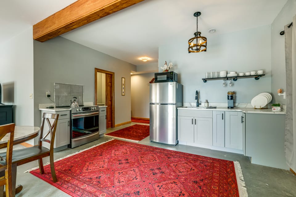 Lakefront Orange Vacation Rental - Pet Friendly! Apartment in Massachusetts