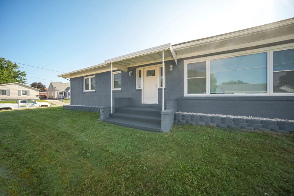 Charming Erie Home ~ 2 Mi to Downtown Delights! House in Erie