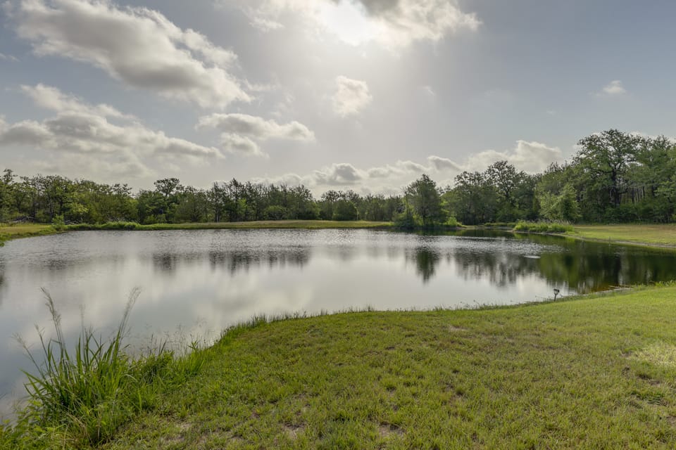 Fishing Pond: ‘Minerva’s Cottage’ in West Point! House in Texas