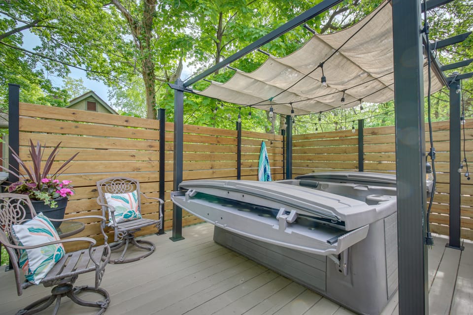 Pet-Friendly Cincinnati Retreat w/ Hot Tub Cottage in Cincinnati