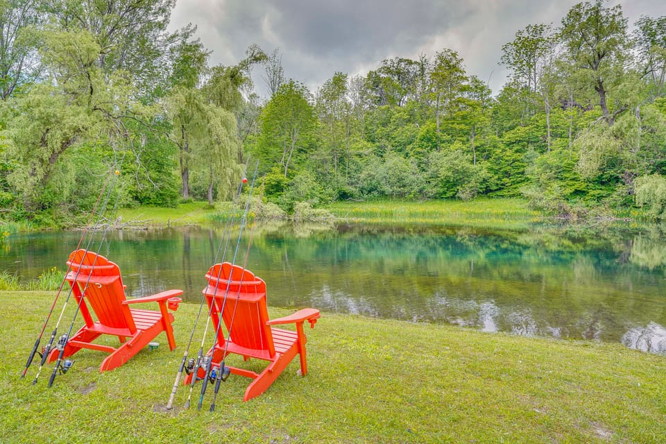 Ambient Manchester Abode w/ Deck & Pond! Apartment in Vermont
