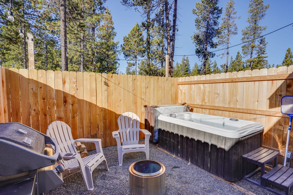 Modern Studio in Bend ~ 3 Mi to Sunriver Resort! Apartment in Three Rivers