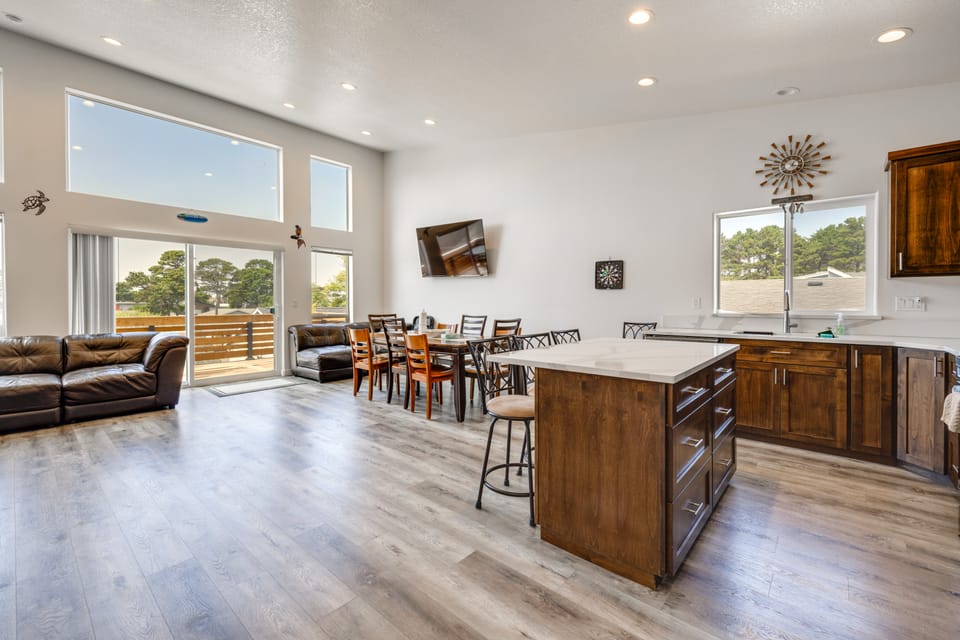 Lincoln City Vacation Home Near Beaches + Casinos House in Devils Lake