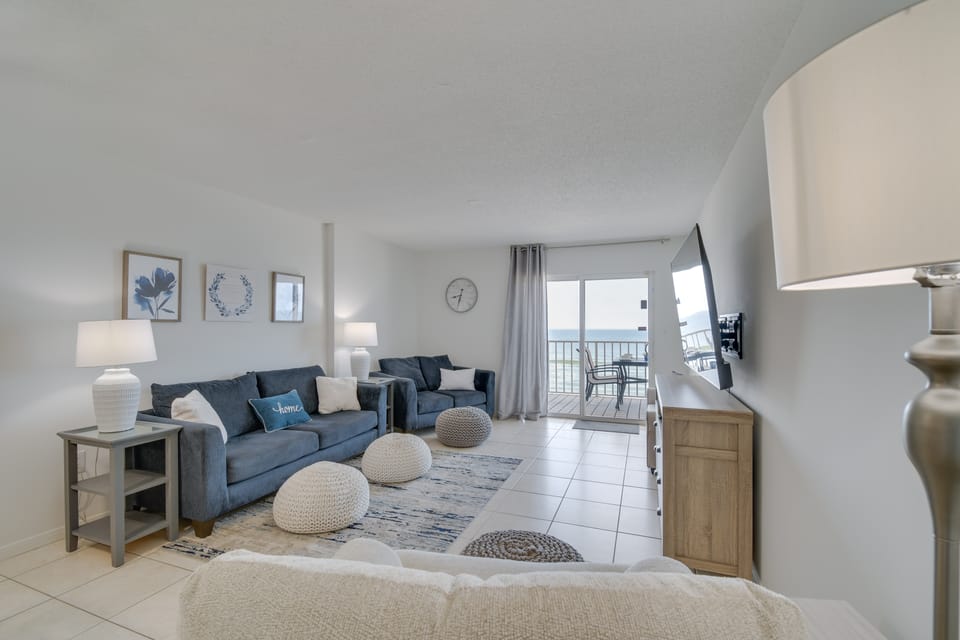 Beachfront Condo in Gulf Shores w/ Pool Access! Apartment in West Beach