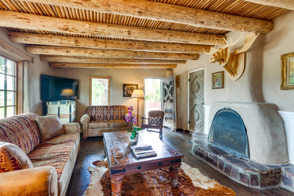 Historic Millicent Rogers Guest House w/ Hot Tub House in New Mexico