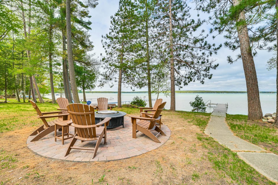 Higgins Lake House w/ Swimming Dock! House in Michigan