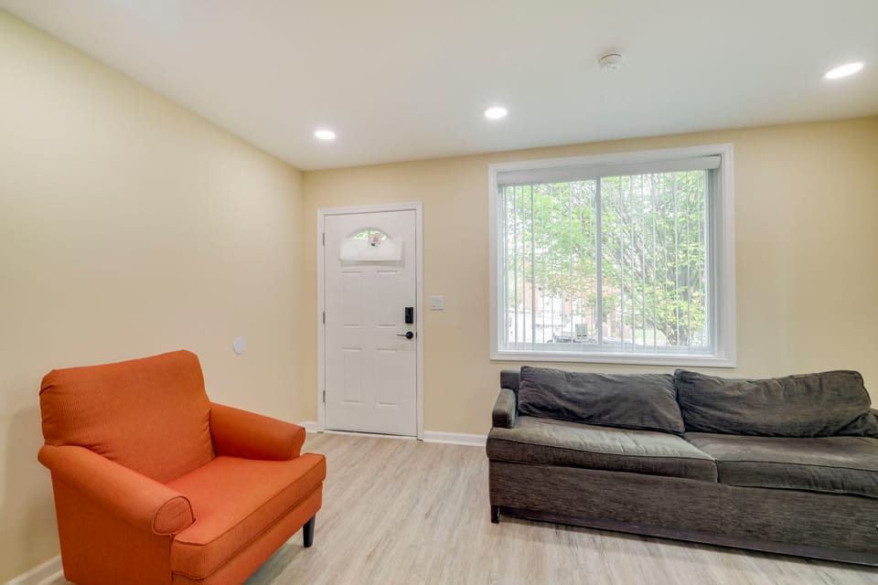 5 Mi to National Mall: DC Townhome! Apartment in District of Columbia