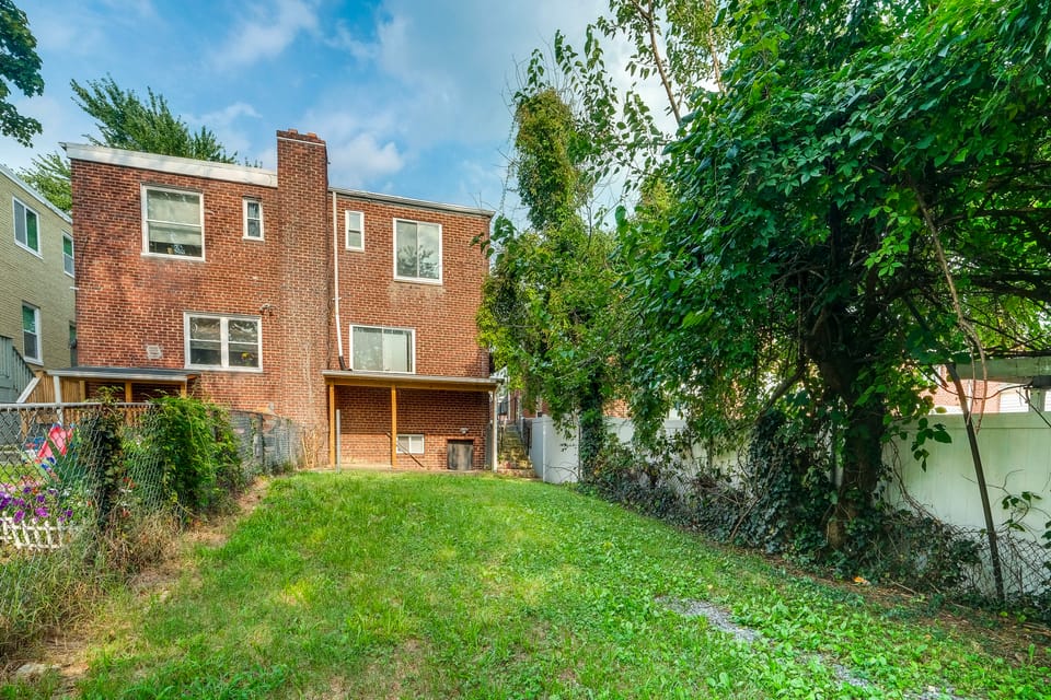 5 Mi to National Mall: DC Townhome! Apartment in District of Columbia