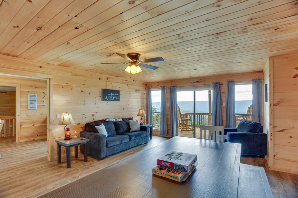 Mtn-View Gem: Flat Rock Retreat w/ Deck & Grill! House in Alabama