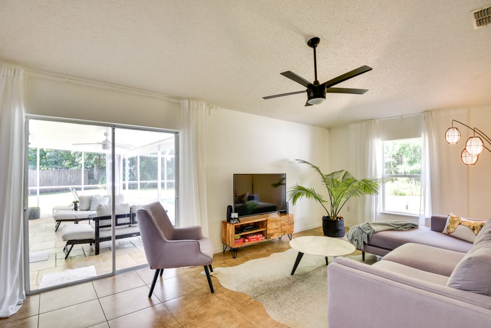 Beach Gear & Fire Pit: Palm Coast Group Escape House in Palm Coast