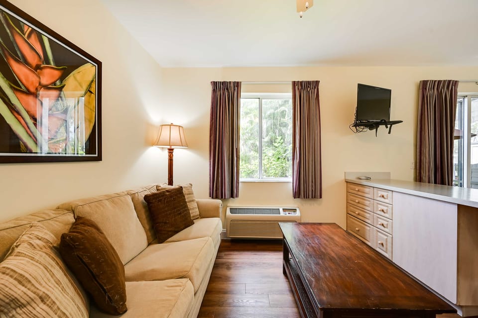 Boat, Bird & Bask: Studio 15 Mi to Everglades NP Apartment in Collier County