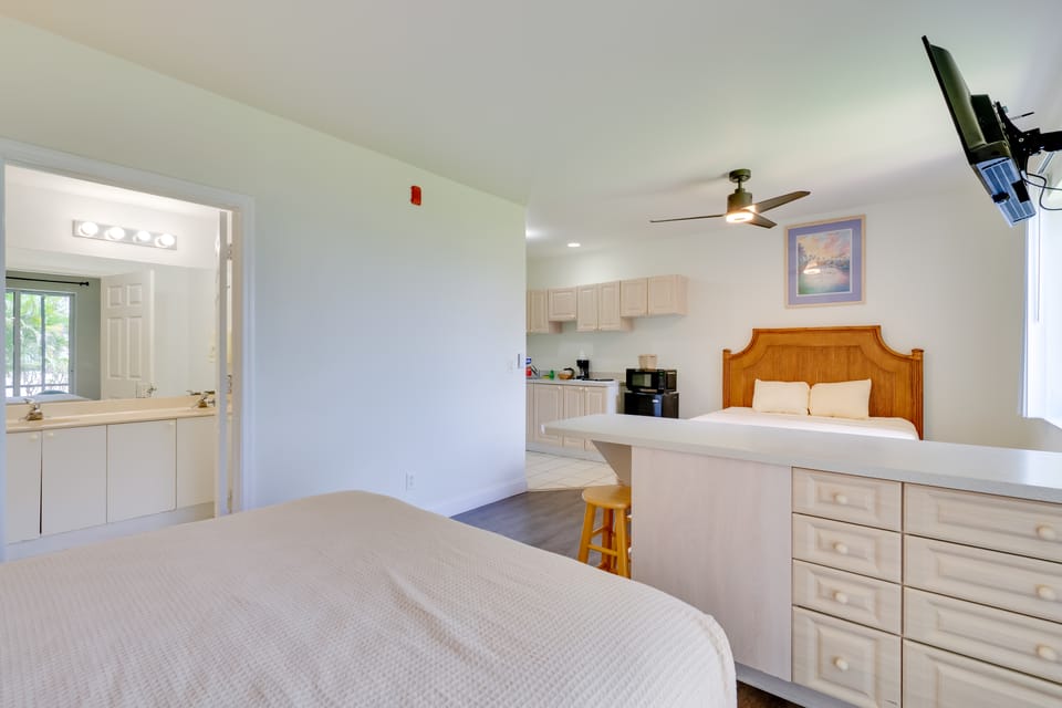 Naples Oasis w/ Screened Porch & Tennis Court! Apartment in Collier County
