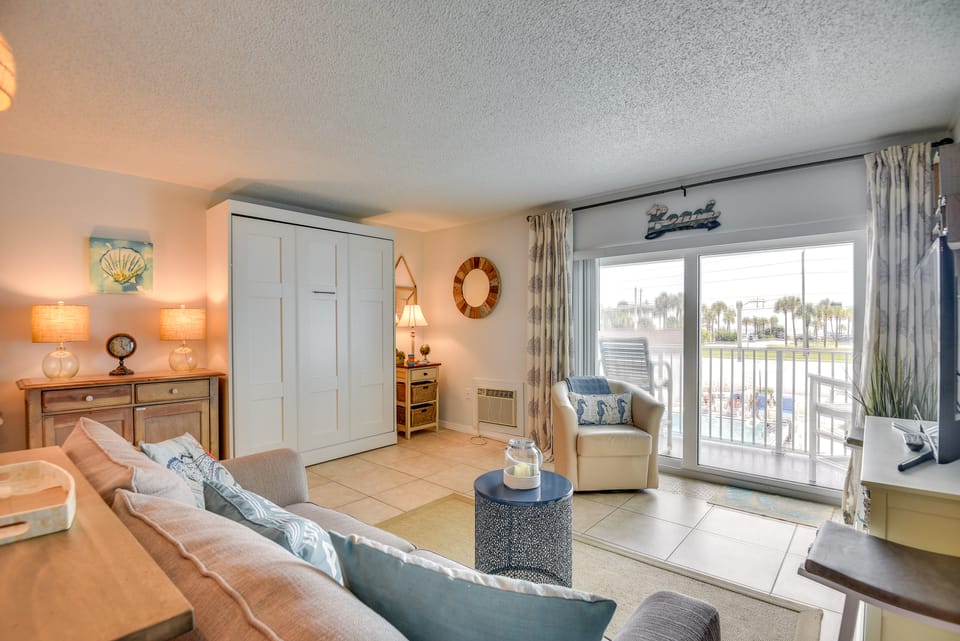 New Smyrna Beach Condo w/ Pool & Beach Access! Apartment in New Smyrna Beach