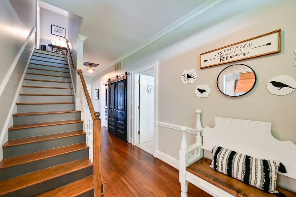 Pamlico River Vacation Rental w/ Deck & Fire Pit Cottage in North Carolina