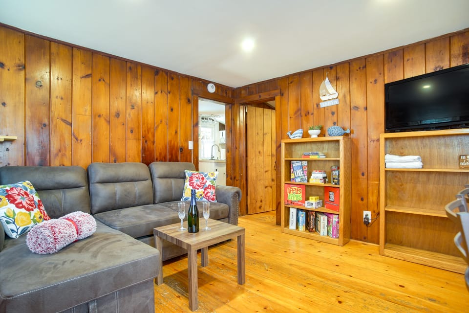 Hot Tub & Fire Pit: Dog-Friendly House in Yarmouth House in South Yarmouth