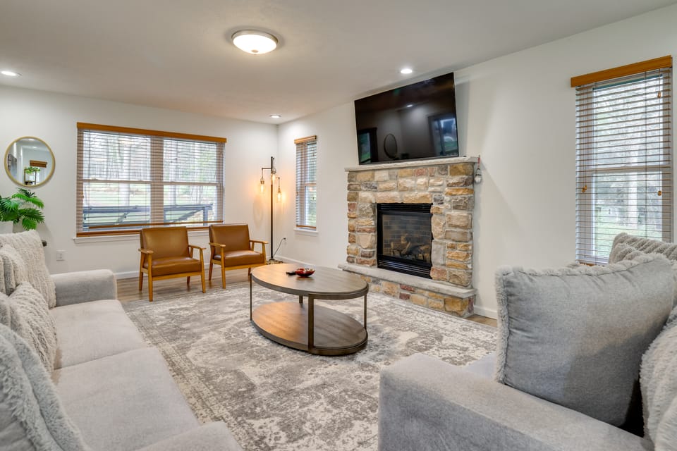 Hot Tub + Lake Access: Spacious Tobyhanna Home House in Coolbaugh Township