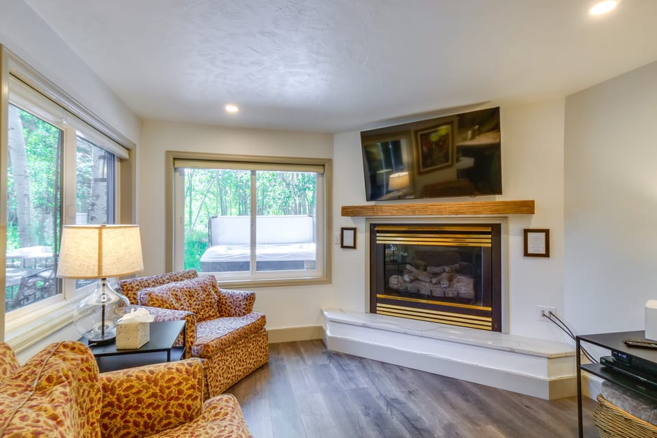 Hot Tub: Family Gem 3 Mi to Frisco Nordic Center Apartment in Frisco