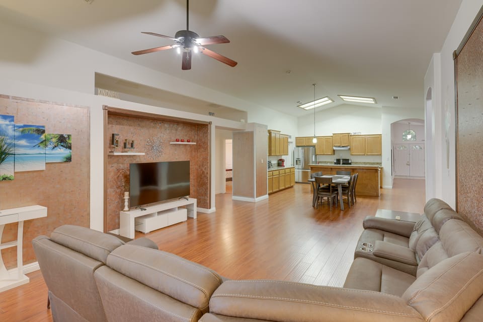 Pet-Friendly California Retreat w/ Fenced-In Yard! House in Bakersfield