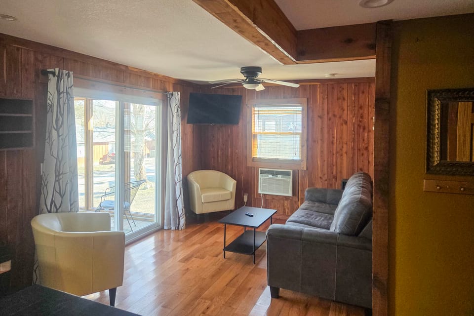 Boat Launch + Screened Porch: Warsaw Cabin Retreat House in Lake of the Ozarks