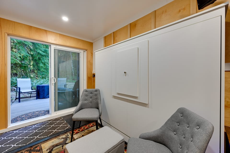 Carbonado Studio w/ Deck & Blackstone Griddle! Apartment in Washington