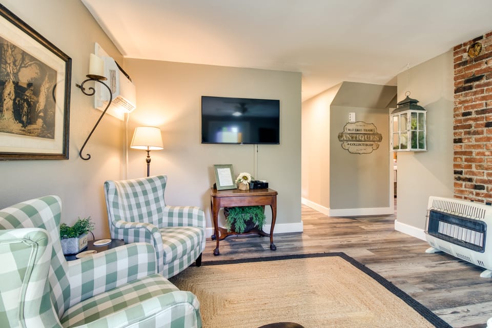 Updated Cotter Cottage: Walk to White River! Cottage in Cotter