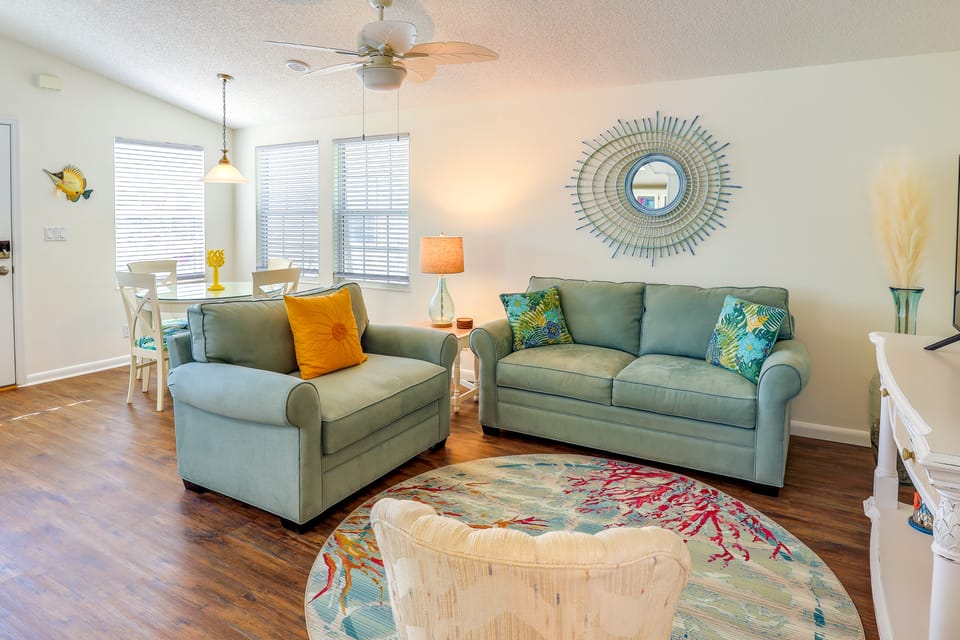 Pool Access, Walk to Beach! Cozy Jensen Beach Home House in Hutchinson Island